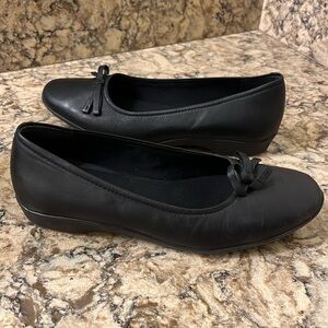 Easy Spirit black flats/ loafers size 7.5